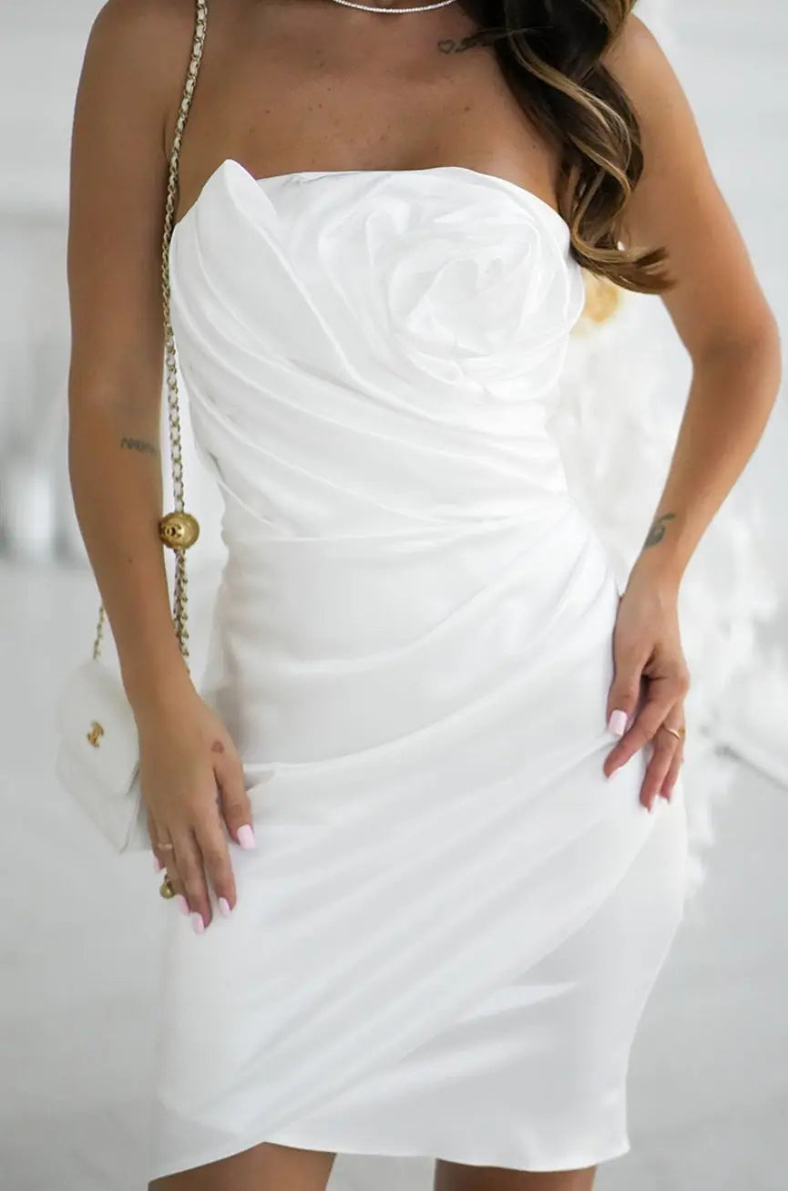 Robe courte bustier de rose satin blanche Bicotone