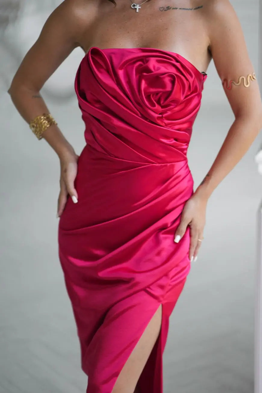 Robe longue bustier de rose satin rouge