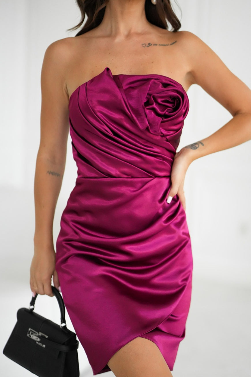Robe courte bustier de rose satin bordeaux Bicotone