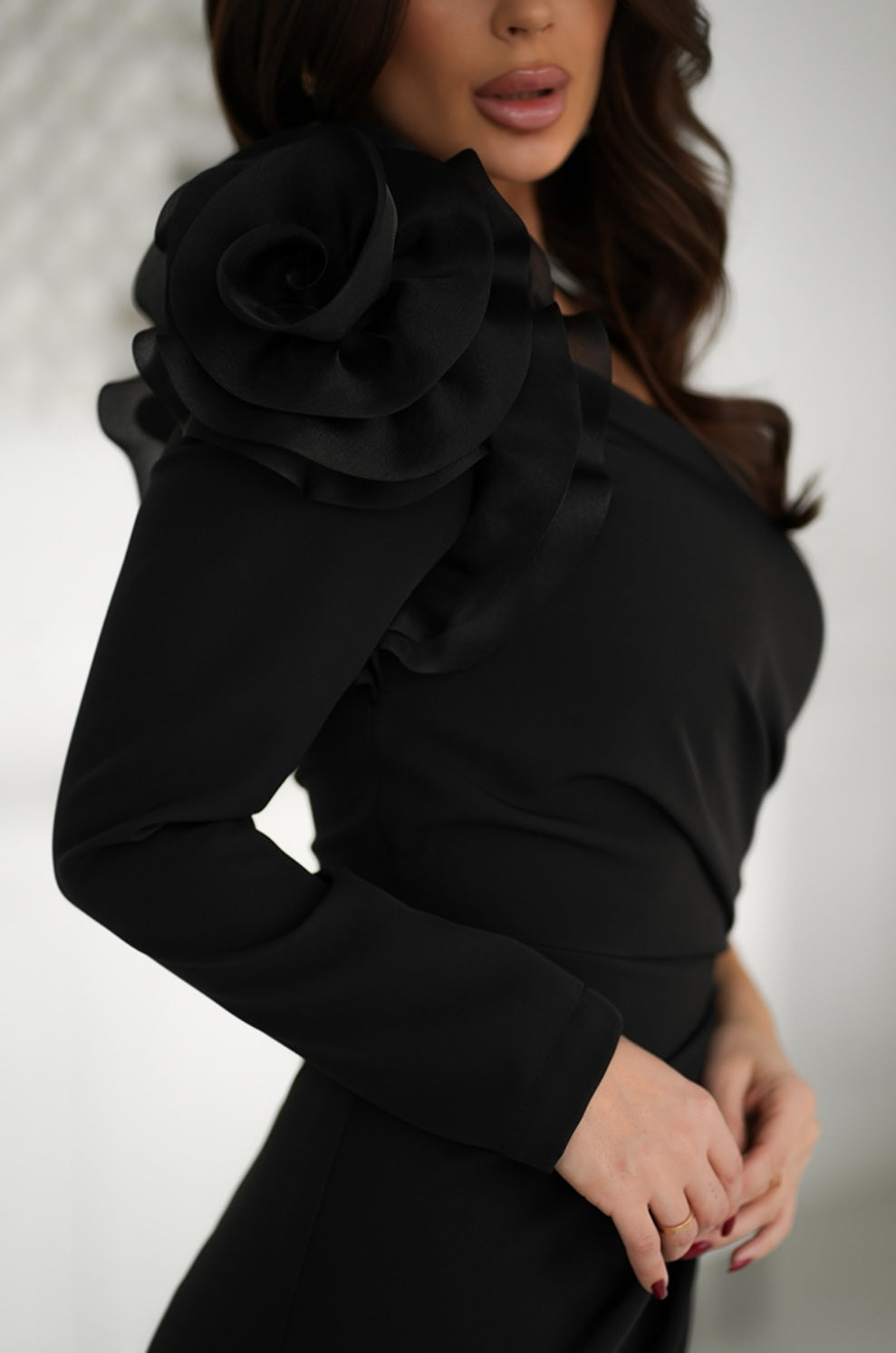 Robe longue fleur épaule noire Bicotone