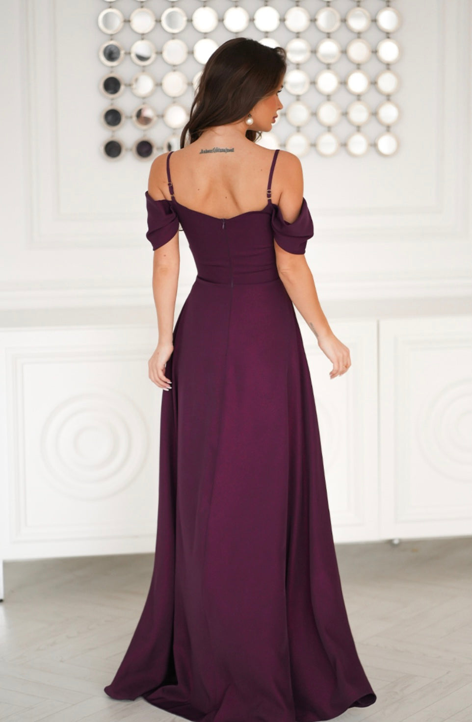 Robe longue avec une fente mauve