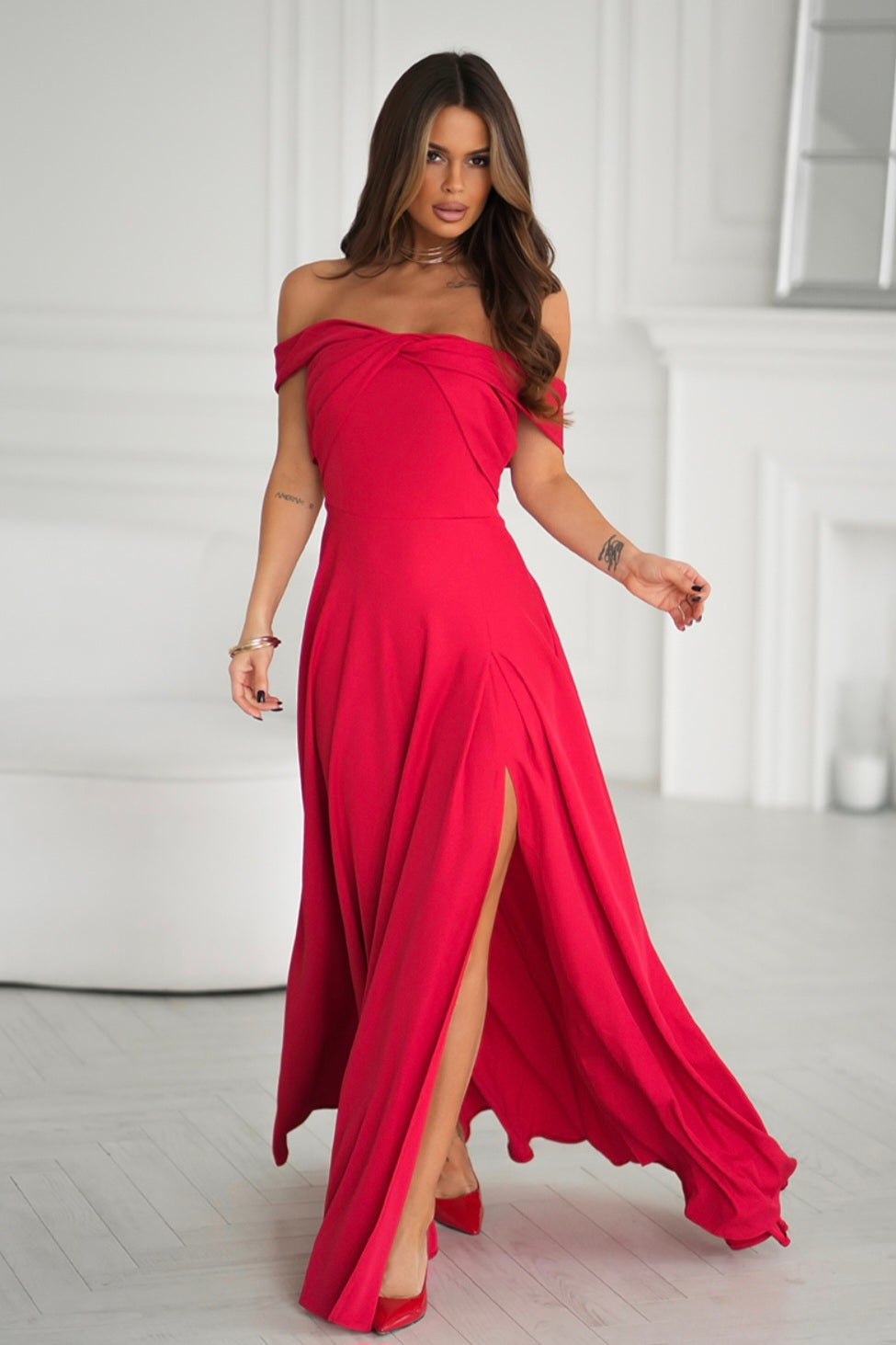 Robe longue fendue à nœud drapé