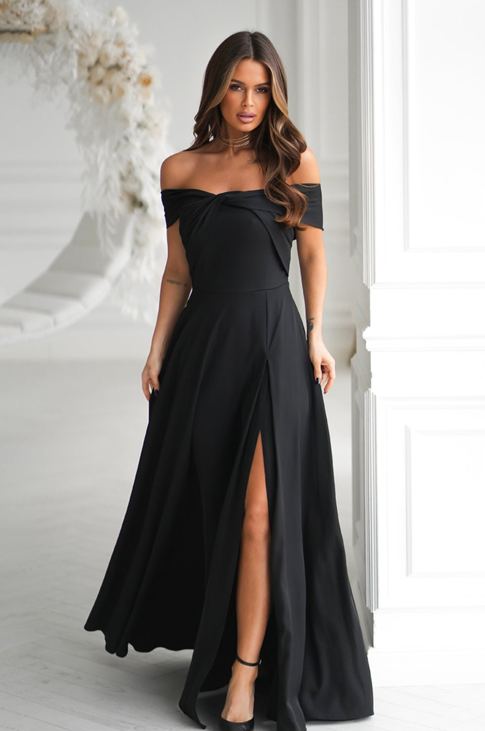 Robe longue fendue à nœud drapé